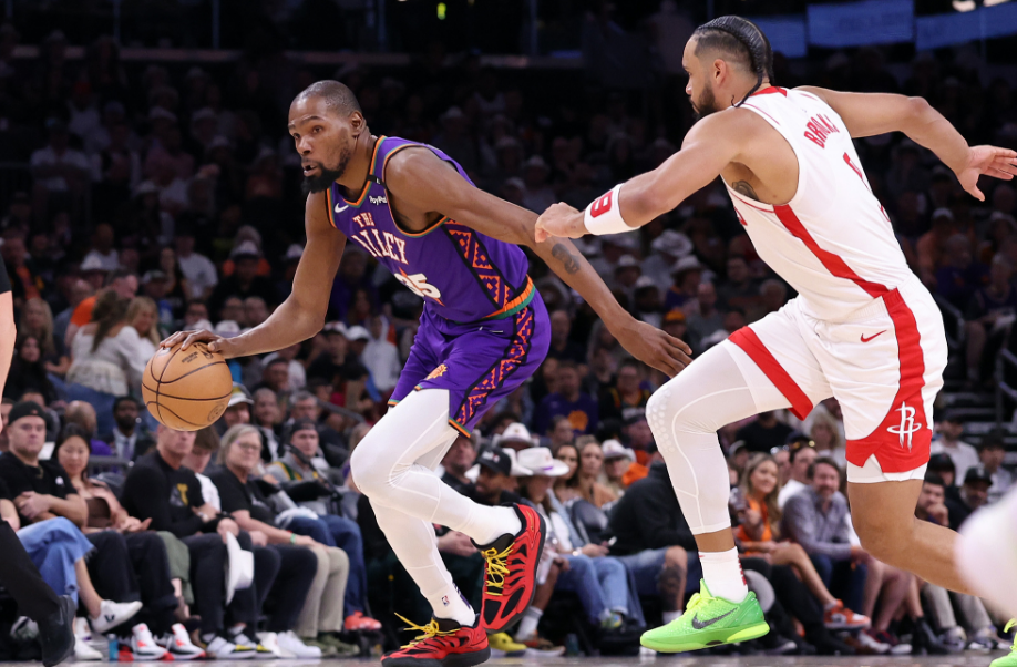 九游游戏盒-杜兰特重要时刻表现优异，雄鹿带队取胜！赛场气氛高涨的简单介绍