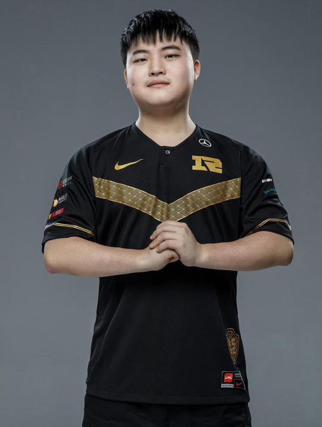 九游游戏中心-RNG前途光明!,Uzi新星夺冠表现突出全场沸腾不已(uzi哪一年去的rng)