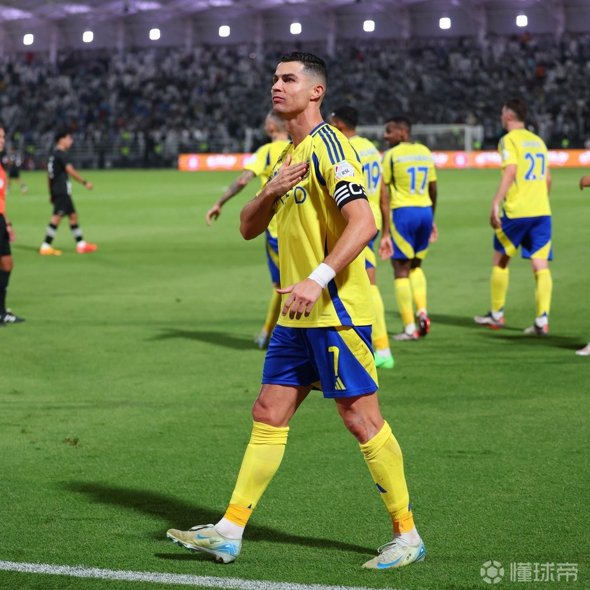 九游app官网版-包含C罗重返赛场，重返赛场首场状态出色，瑞士队观众沸腾！引发球迷热议的词条